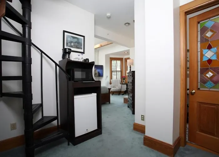 Riverboat Suites