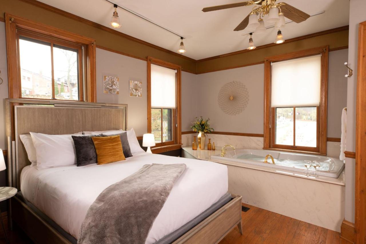 Bed & Breakfast Riverboat