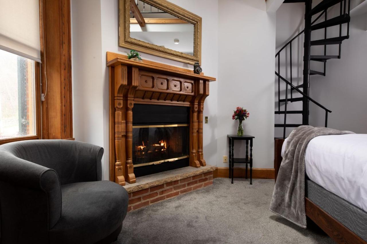 Riverboat Bed & Breakfast