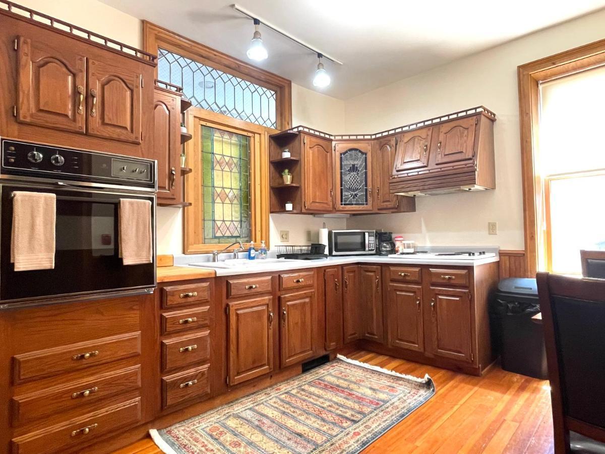 Riverboat Bed & Breakfast *