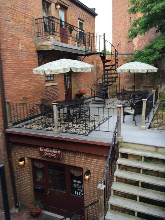 Bed & Breakfast Riverboat *
