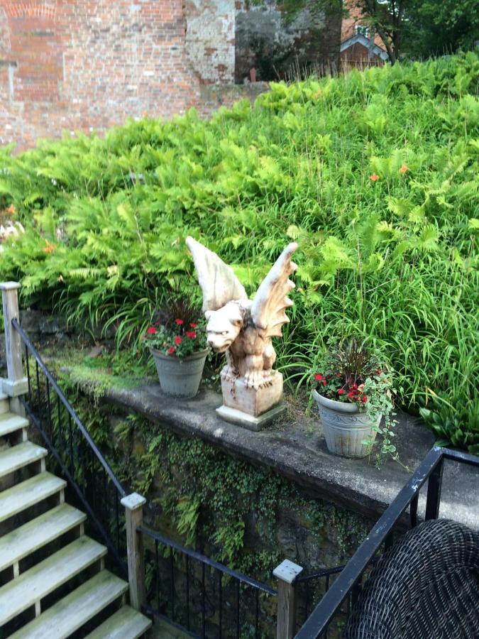 Riverboat Bed & Breakfast